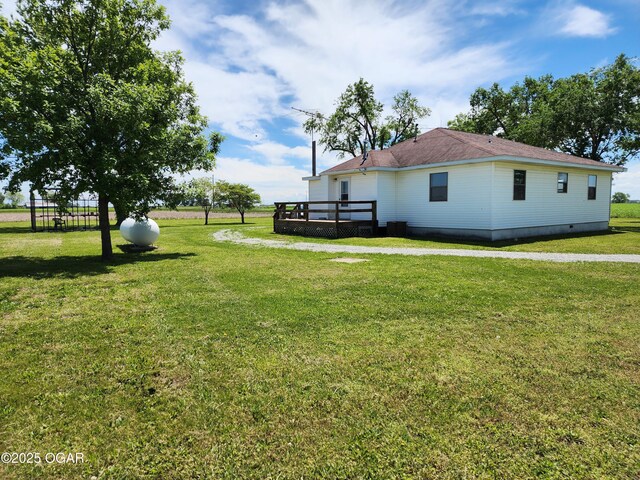208 NW 10th Rd, Lamar, MO 64759 - view of grassy yard featuring a deck