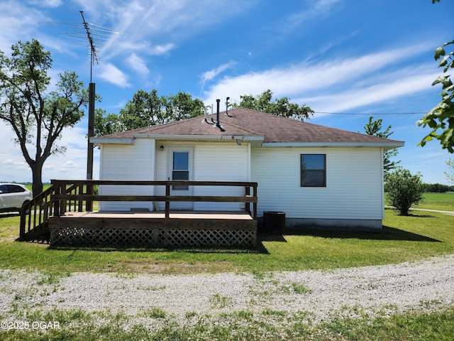 208 NW 10th Rd, Lamar, MO 64759 - back of property featuring a deck, a yard, and roof with shingles