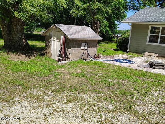 6468 Dogwood Rd, Reeds, MO 64859 - view of grassy yard featuring a storage shed and an outbuilding