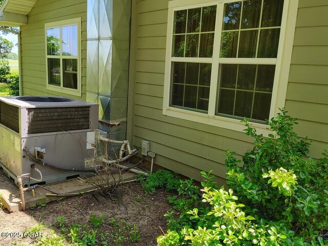 6468 Dogwood Rd, Reeds, MO 64859 - exterior view of central AC
