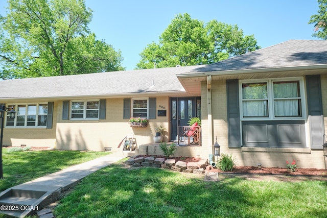 608 Sycamore Ln, Pittsburg, KS 66762 - view of front of home featuring brick siding, a front lawn, and roof with shingles