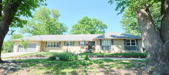 608 Sycamore Ln, Pittsburg, KS 66762 - ranch-style home with stucco siding, an attached garage, and driveway