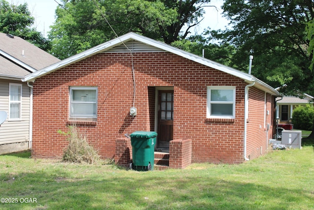 504 E Jackson St, Pittsburg, KS 66762 - back of property with brick siding and a lawn