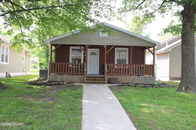 504 E Jackson St, Pittsburg, KS 66762 - bungalow-style home with covered porch, a front yard, and cooling unit