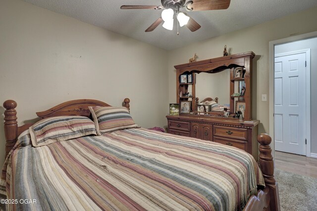 1912 N Duquesne Rd, Joplin, MO 64801 - bedroom featuring light wood-type flooring and a ceiling fan