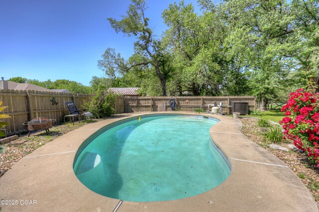 1912 N Duquesne Rd, Joplin, MO 64801 - view of pool featuring a fenced backyard