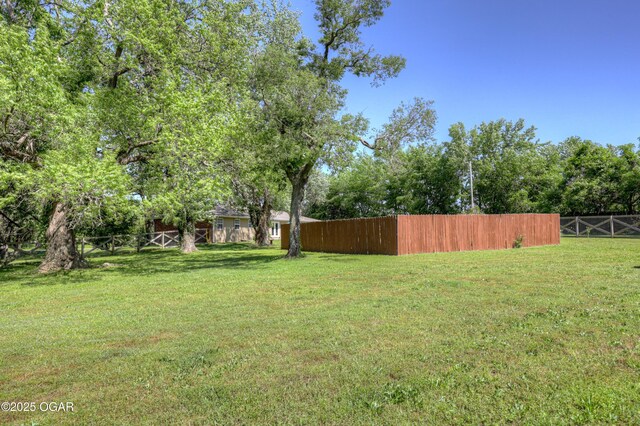 1912 N Duquesne Rd, Joplin, MO 64801 - view of yard