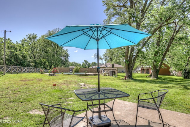 1912 N Duquesne Rd, Joplin, MO 64801 - view of yard with a patio