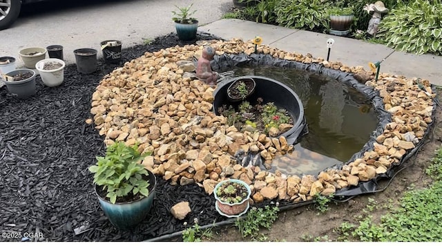 811 N Elloitt St, Webb City, MO 64870 - exterior view of a garden pond