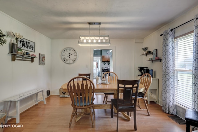 1712 E Broadway St, Joplin, MO 64801 - dining area featuring light wood-style flooring and crown molding