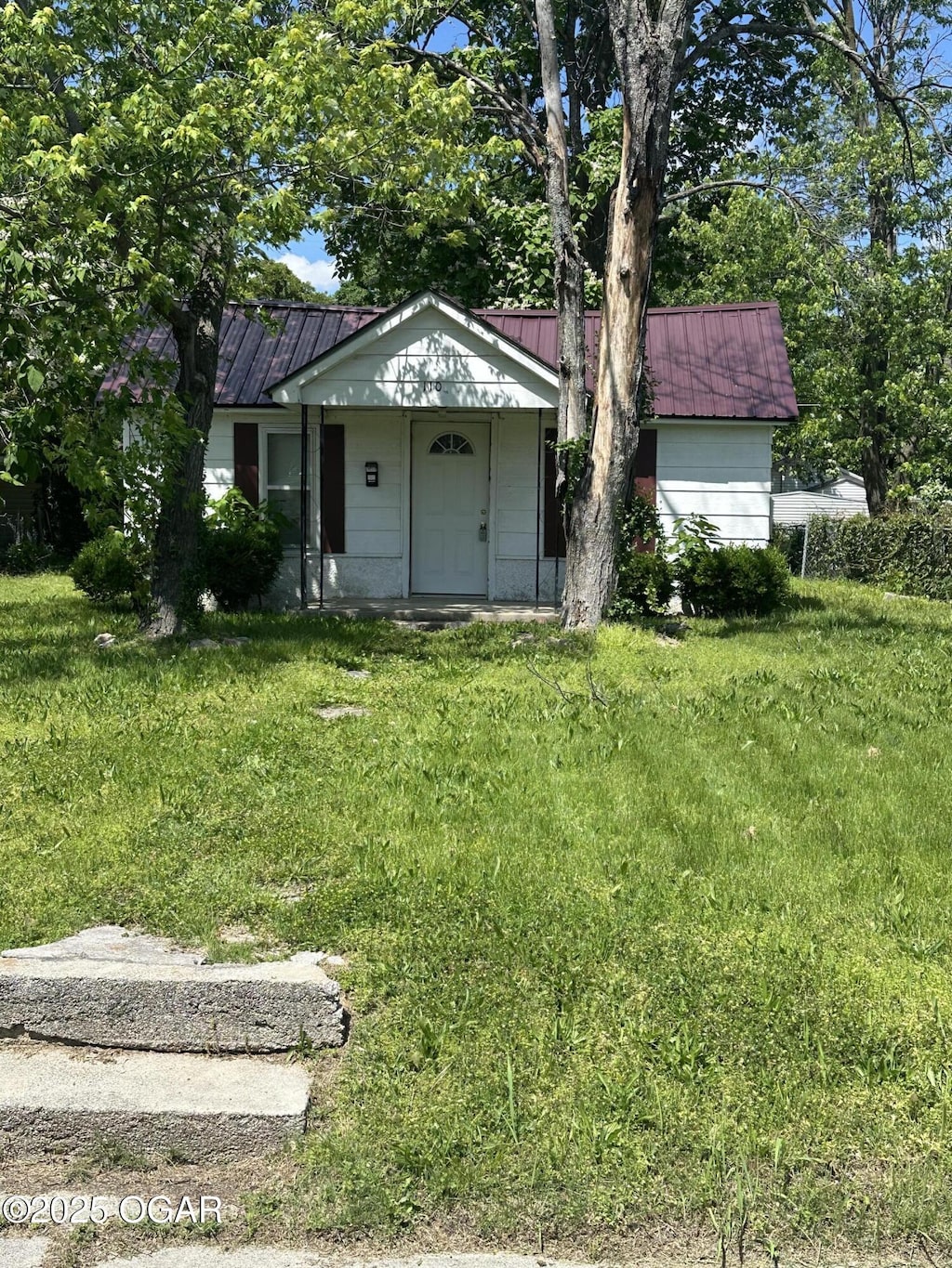 110 S Forest Ave, Joplin, MO 64801 - view of front facade featuring a front yard and metal roof