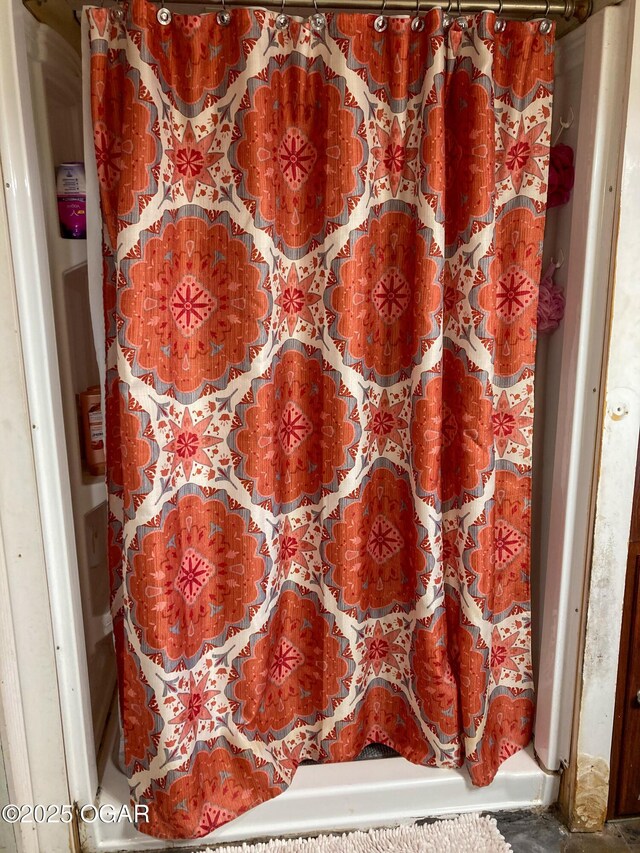 1017 E Broadway St, Joplin, MO 64801 - full bathroom featuring a shower with curtain