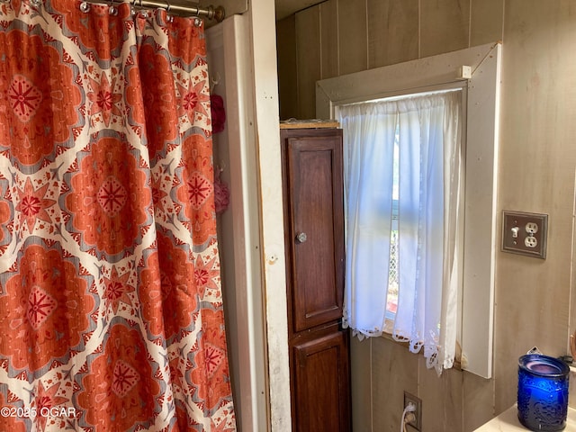 1017 E Broadway St, Joplin, MO 64801 - full bathroom with a shower with shower curtain