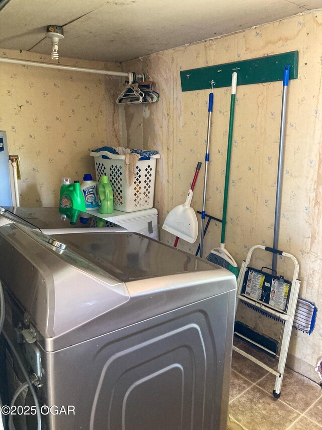 1017 E Broadway St, Joplin, MO 64801 - laundry area with separate washer and dryer