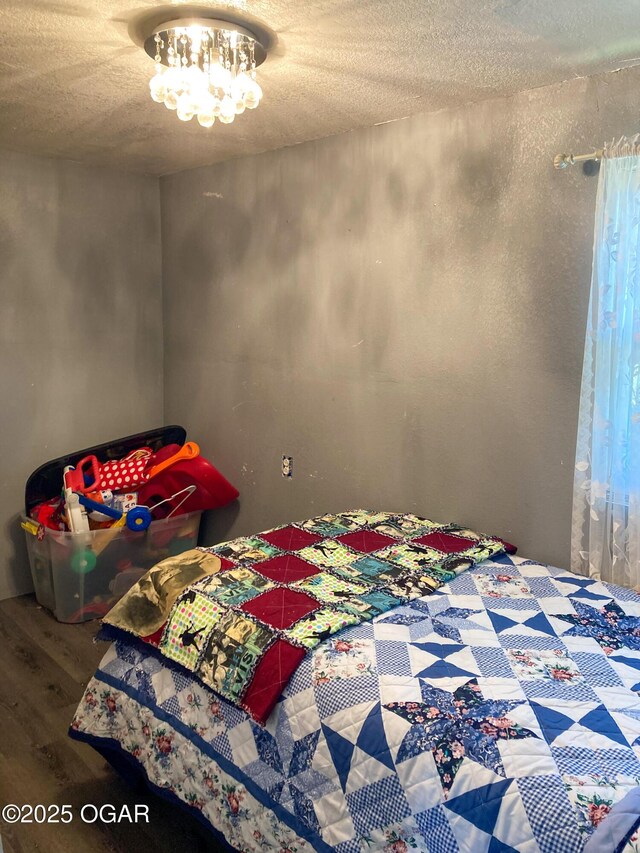 1017 E Broadway St, Joplin, MO 64801 - bedroom featuring wood finished floors and a textured ceiling