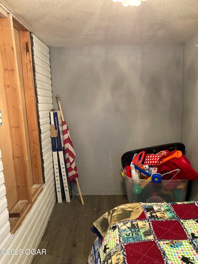 1017 E Broadway St, Joplin, MO 64801 - bedroom featuring wood finished floors and a textured ceiling