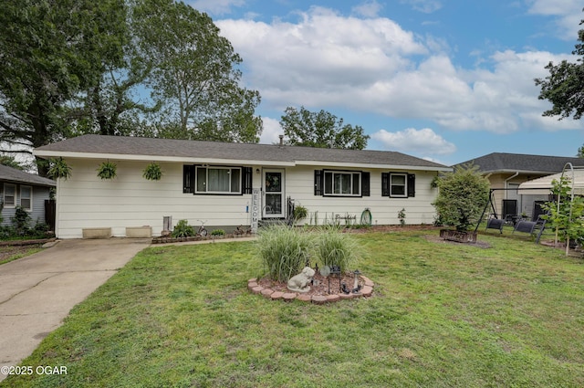 2408 Lincoln Ave, Baxter Springs, KS 66713 - ranch-style house featuring a front yard