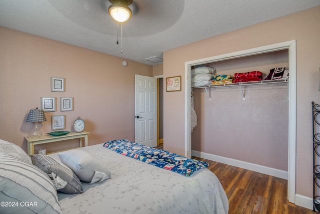 2228 Possum Trot Rd, Billings, MO 65610 - bedroom featuring wood finished floors, baseboards, a closet, and a ceiling fan