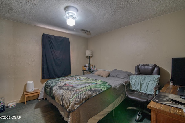 2201 S Main St, Galena, KS 66739 - bedroom featuring carpet, a textured ceiling, and an office area