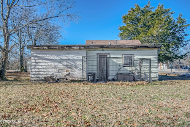 2201 S Main St, Galena, KS 66739 - rear view of house featuring a yard
