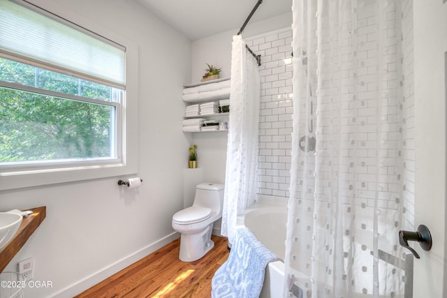 204W9TH & Ave, Baxter Springs, KS 66713 - bathroom featuring toilet, wood finished floors, shower / tub combo, and baseboards