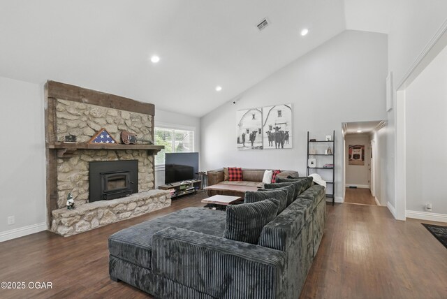 5594 Riverside Dr, Joplin, MO 64804 - living area with wood finished floors, high vaulted ceiling, baseboards, and recessed lighting