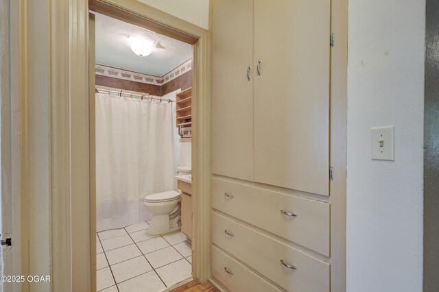 430 N Jackson Ave, Joplin, MO 64801 - full bath featuring toilet, tile patterned floors, and a shower with shower curtain