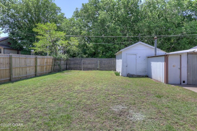 430 N Jackson Ave, Joplin, MO 64801 - view of yard