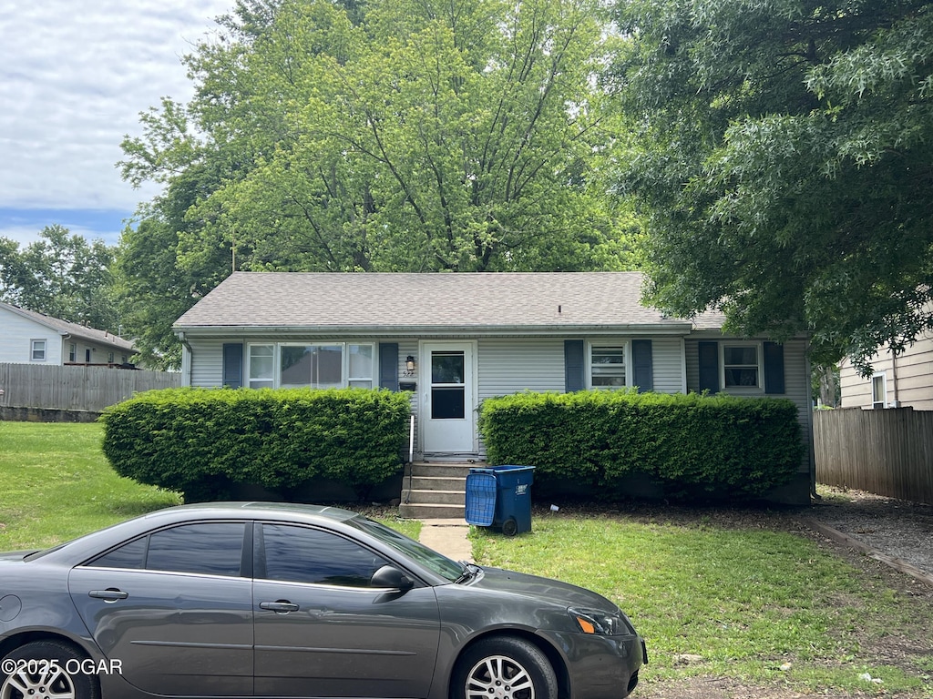 522 E 14th St, Carthage, MO 64836 - view of front of home with entry steps