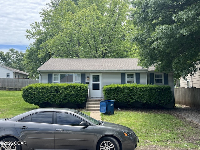 522 E 14th St, Carthage, MO 64836 - view of front of home with entry steps