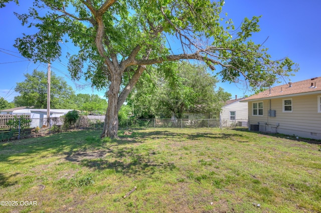 3124 Missouri Ave, Joplin, MO 64804 - view of yard featuring central AC