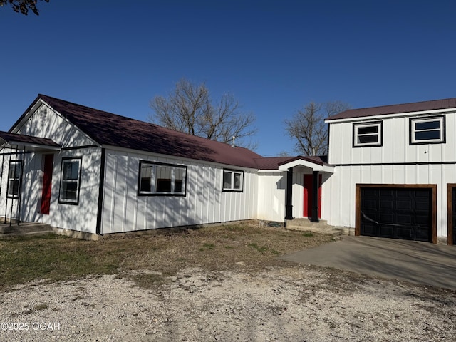 2344 US Highway 60, Pierce City, MO 65723 - modern farmhouse style home with dirt driveway and a garage