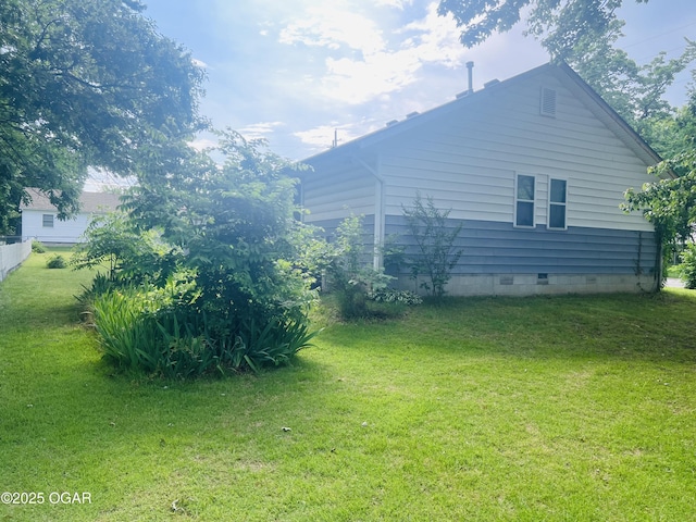 1005 E 13th St, Carthage, MO 64836 - view of side of property featuring crawl space