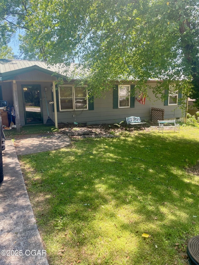 408 Beaver St, Anderson, MO 64831 - view of front of house with a front lawn