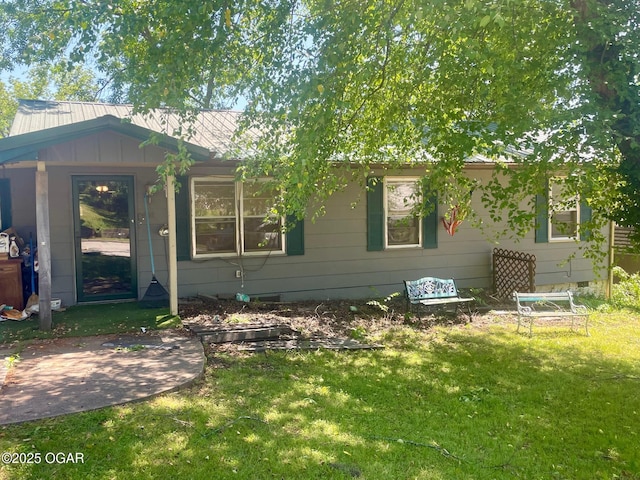 408 Beaver St, Anderson, MO 64831 - view of front of home featuring a front lawn