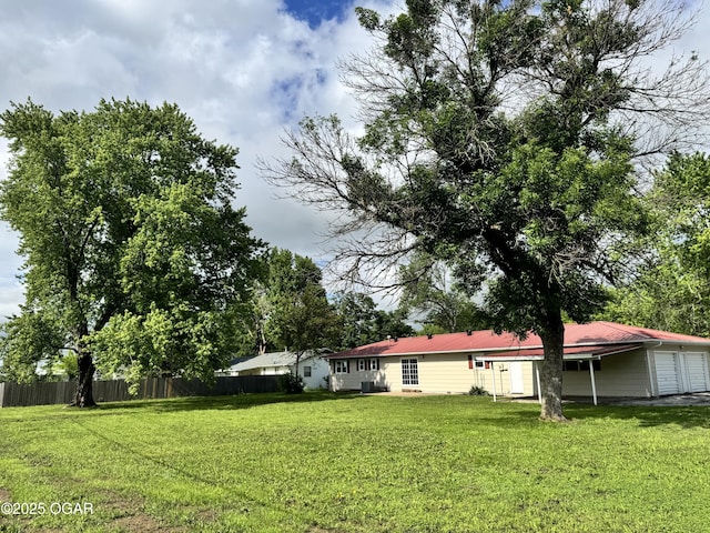 2119 S Main St, Carthage, MO 64836 - view of yard
