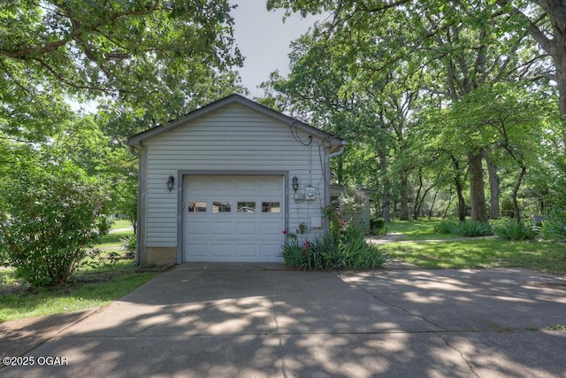328 E 33rd St, Joplin, MO 64804 - detached garage with concrete driveway