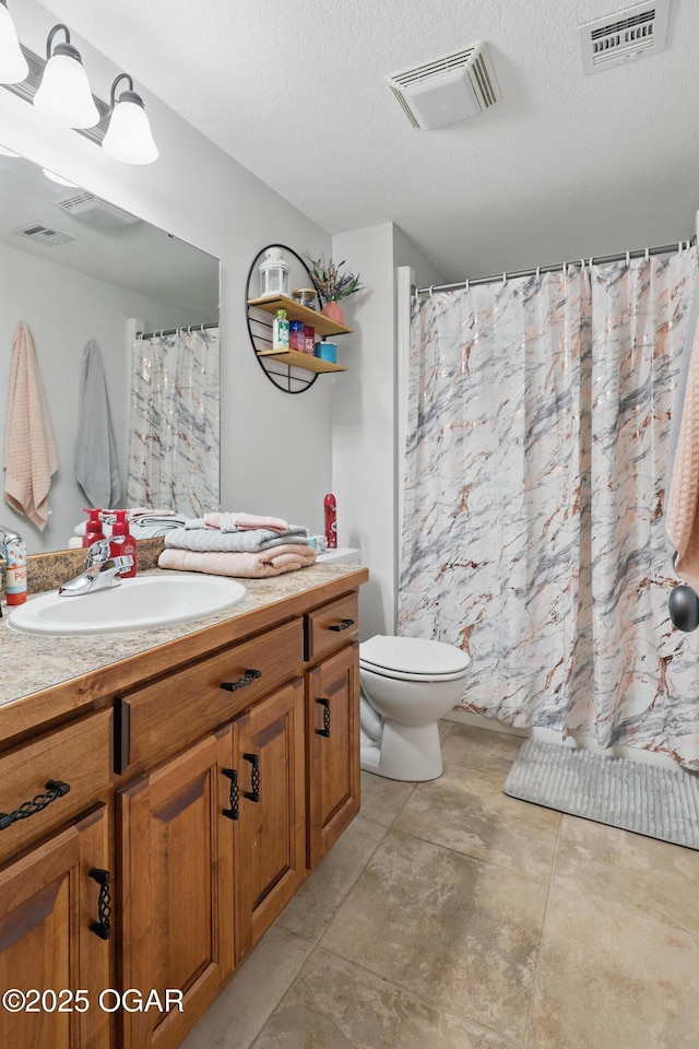 702 Copper Oaks Dr, Carl Junction, MO 64834 - full bathroom with vanity, toilet, a textured ceiling, and a shower with shower curtain