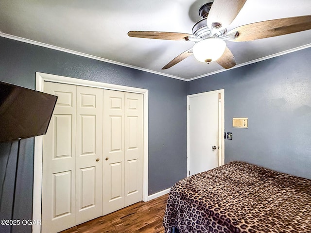 706 E Centennial E, Centennial, Pittsburg, KS 66762 - bedroom featuring ornamental molding, dark wood-type flooring, a closet, and ceiling fan