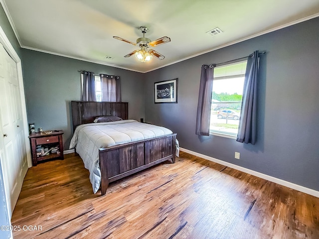 706 E Centennial E, Centennial, Pittsburg, KS 66762 - bedroom with wood finished floors, crown molding, baseboards, and ceiling fan
