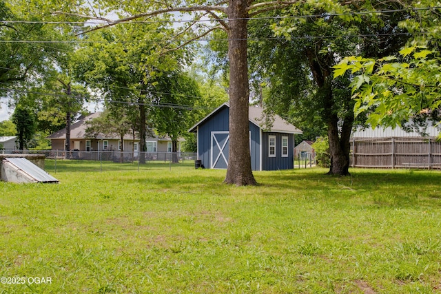 1002 S Mill St, Grove, OK 74344 - view of yard with an outdoor structure