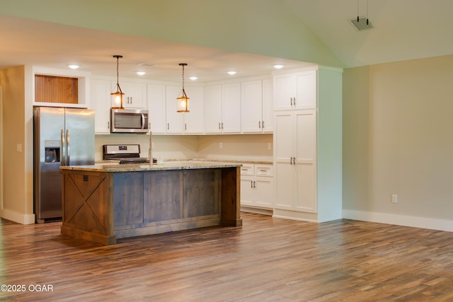 1002 S Mill St, Grove, OK 74344 - kitchen with appliances with stainless steel finishes, dark wood-type flooring, white cabinets, recessed lighting, and a center island with sink