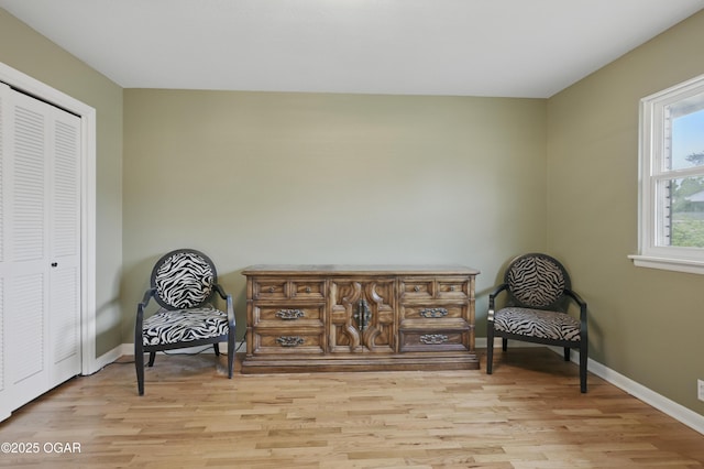 2722 Wisconsin Ave, Joplin, MO 64804 - living area with light wood-type flooring and baseboards
