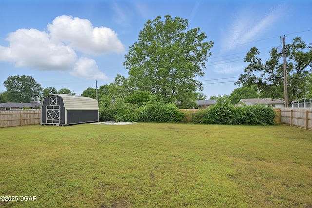 2722 Wisconsin Ave, Joplin, MO 64804 - view of yard with an outdoor structure