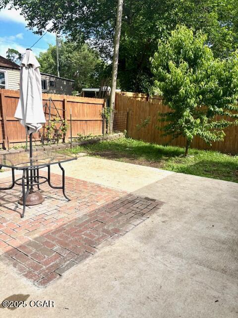 1300 S Baker Blvd, Carthage, MO 64836 - view of patio / terrace