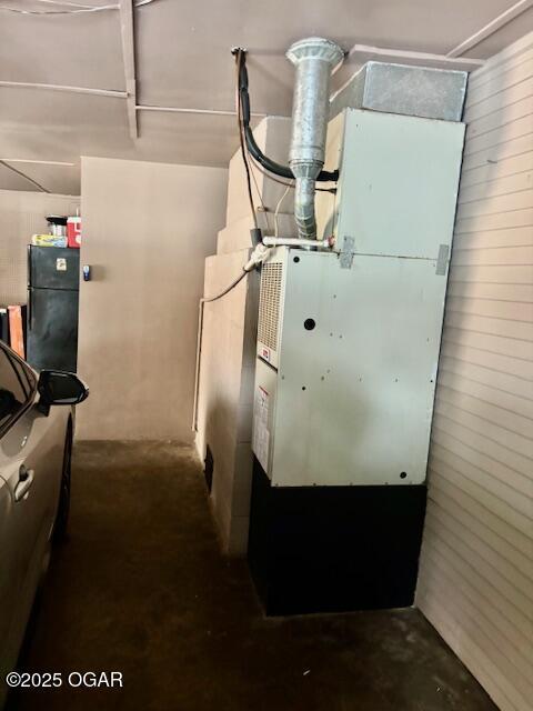 1300 S Baker Blvd, Carthage, MO 64836 - utility room featuring heating unit