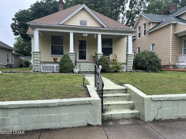 2022 S Jackson Ave, Joplin, MO 64804 - view of front facade with a porch, a front yard, and roof with shingles