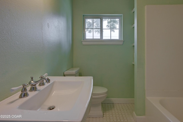 2101 N Florida Ave, Joplin, MO 64801 - bathroom featuring toilet, a sink, baseboards, and tile patterned flooring