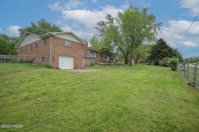 802 Hawthorne Dr, Neosho, MO 64850 - view of yard with a garage