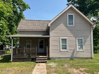 620 W 5th St, Baxter Springs, KS 66713 - view of front facade featuring a front lawn and a porch